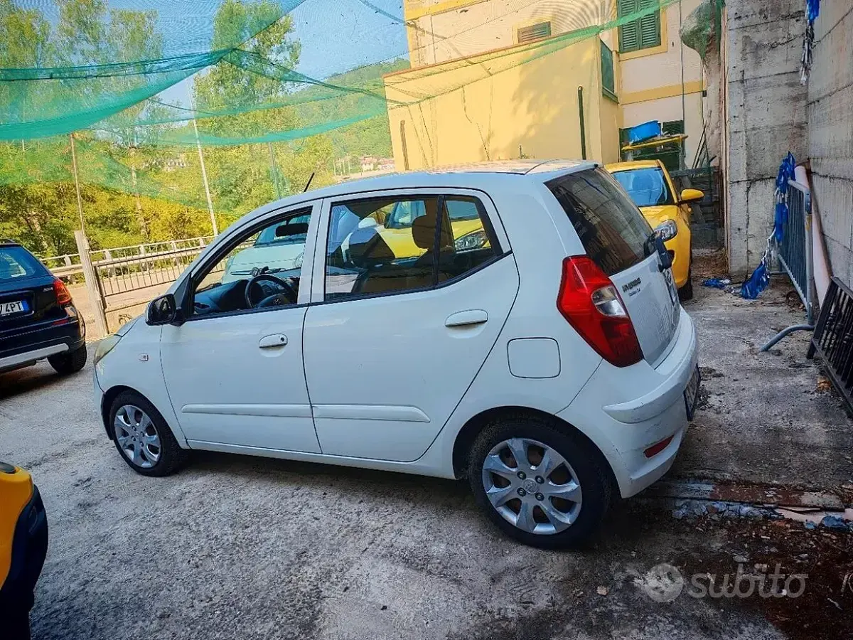 Usata Hyundai i10 Edition 69 CV (50 kW) 2014 Bianco Utilitaria