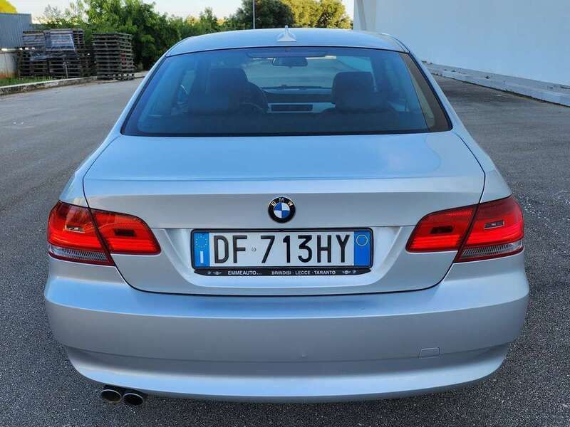 Argento Usata 2007 BMW 330 Coupé | 18.000 € (Molto cara) - Immagine 1/4