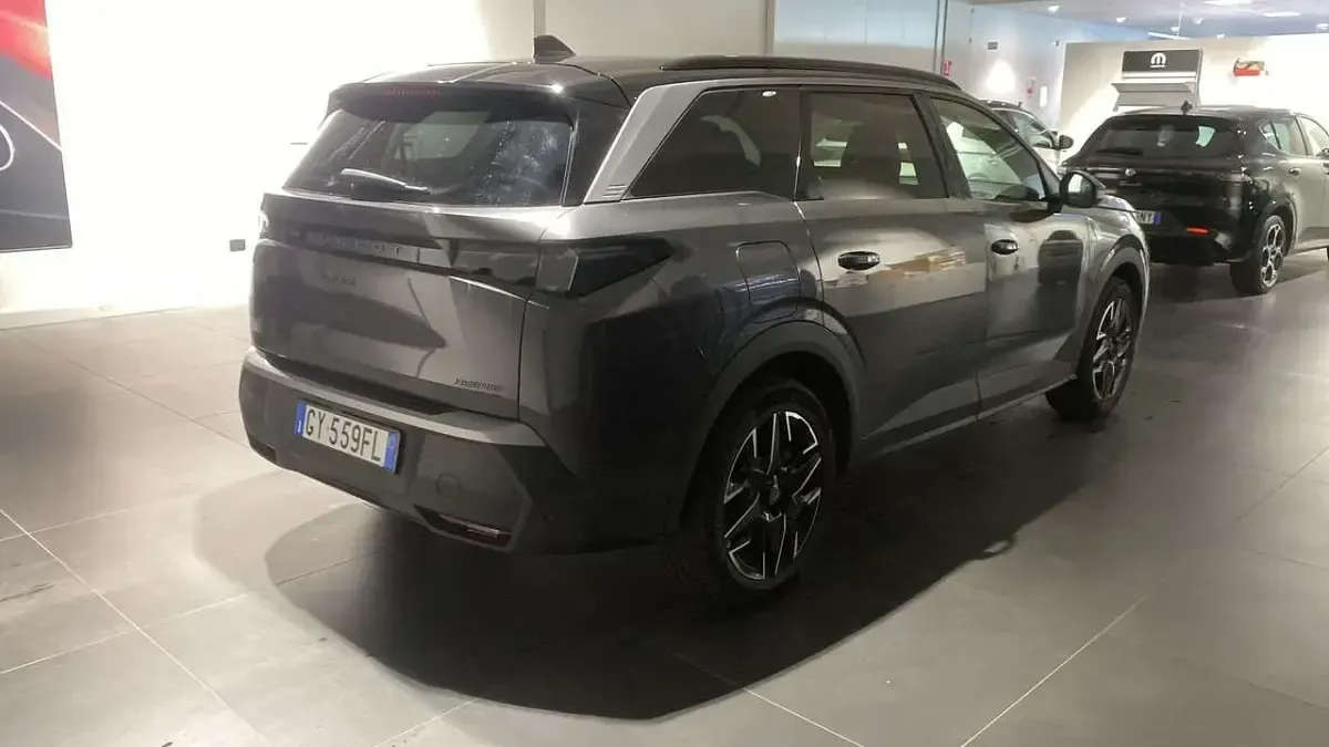 Usata Peugeot 5008 GT 136 CV (100 kW) 2025 Grigio SUV