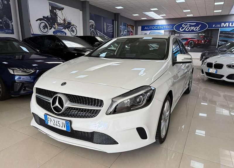 Bianco Usata 2018 Mercedes A180 Tre volumi | 15.900 € (Buon prezzo) - Immagine 1/4