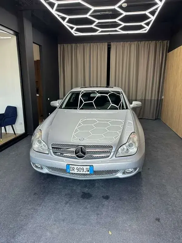 Usata Mercedes CLS320 224 CV (164 kW) 2008 Grigio Coupé