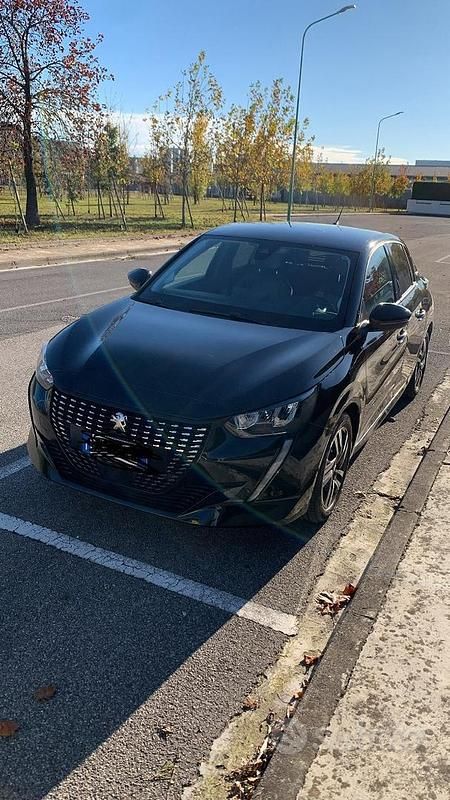 Usata Peugeot 208 Allure 100 CV (73 kW) 2021 Nero Utilitaria