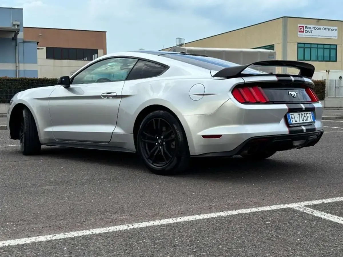 Usata Ford Mustang Fastback 317 CV (233 kW) 2016 Argento Coupé