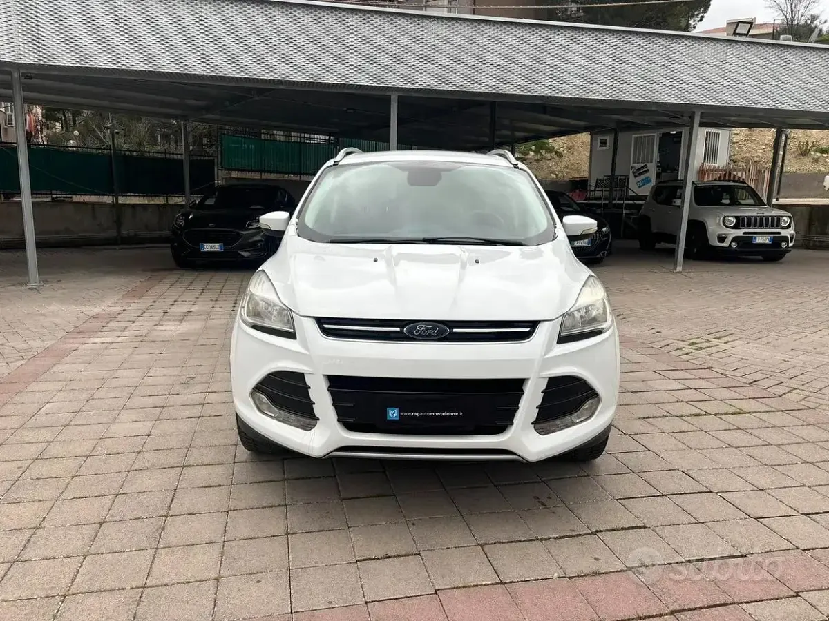 Usata Ford Kuga 120 CV (88 kW) 2016 Bianco SUV