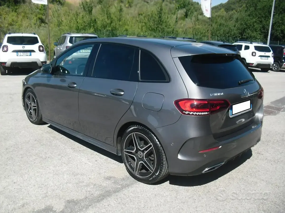 Usata Mercedes B180 Premium 116 CV (85 kW) 2021 Grigio Utilitaria