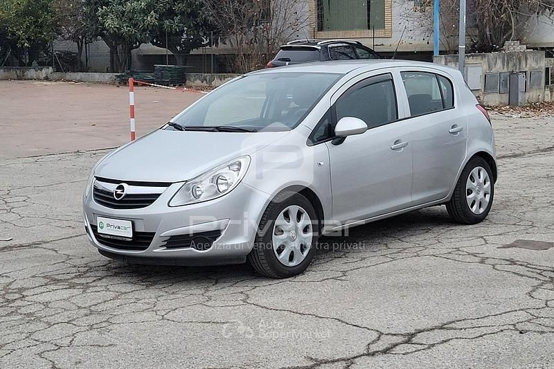 Grigio Usata 2008 Opel Corsa Club Tre volumi | 3300 € (Buon prezzo) - Immagine 1/4