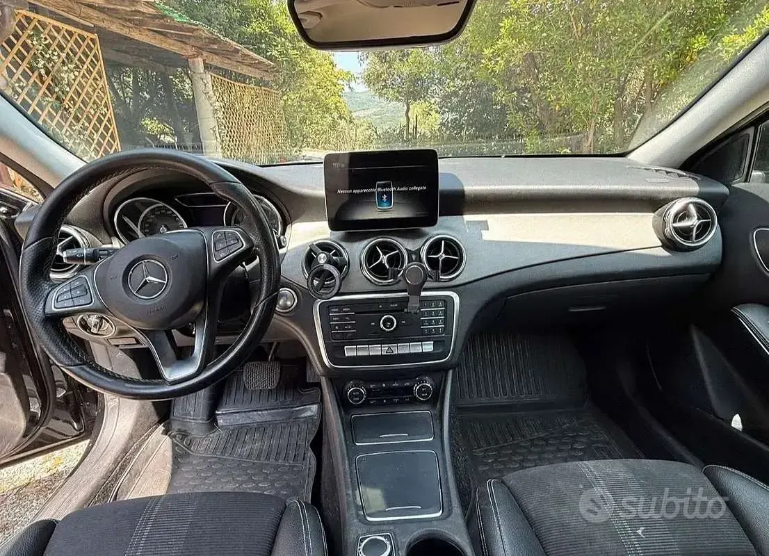 Usata Mercedes GLA200 Premium 136 CV (100 kW) 2017 Nero SUV