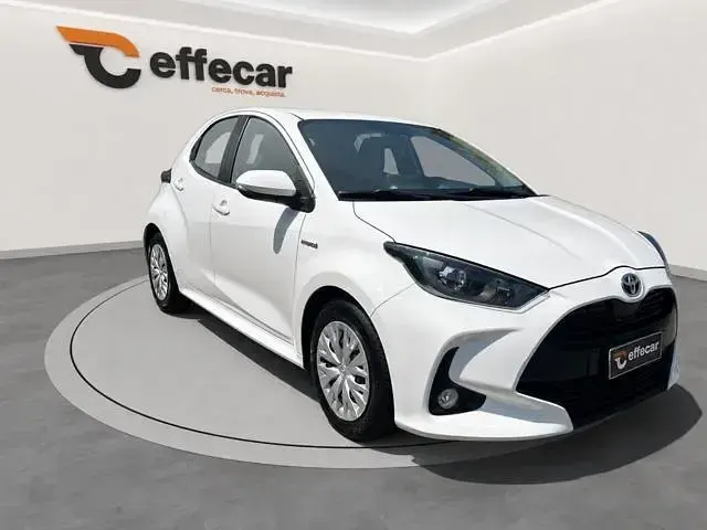 Usata Toyota Yaris Hybrid Business Edition 92 CV (67 kW) 2020 Bianco Berlina