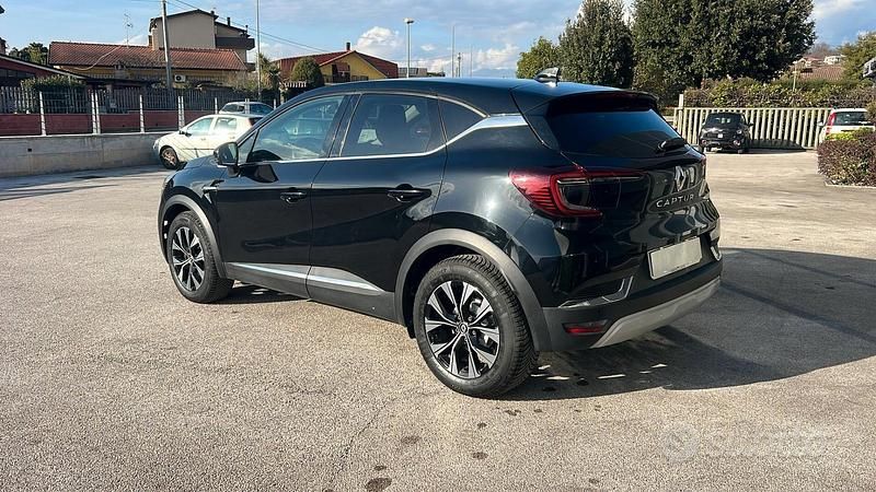 Usata Renault Captur Equilibre 100 CV (73 kW) 2023 Nero SUV