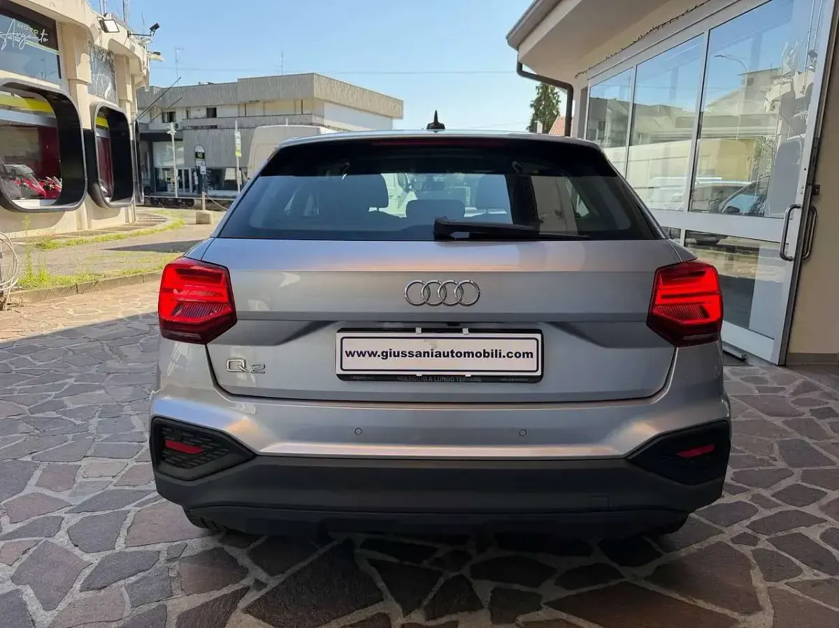 Usata Audi Q2 Admired 110 CV (80 kW) 2021 Argento SUV