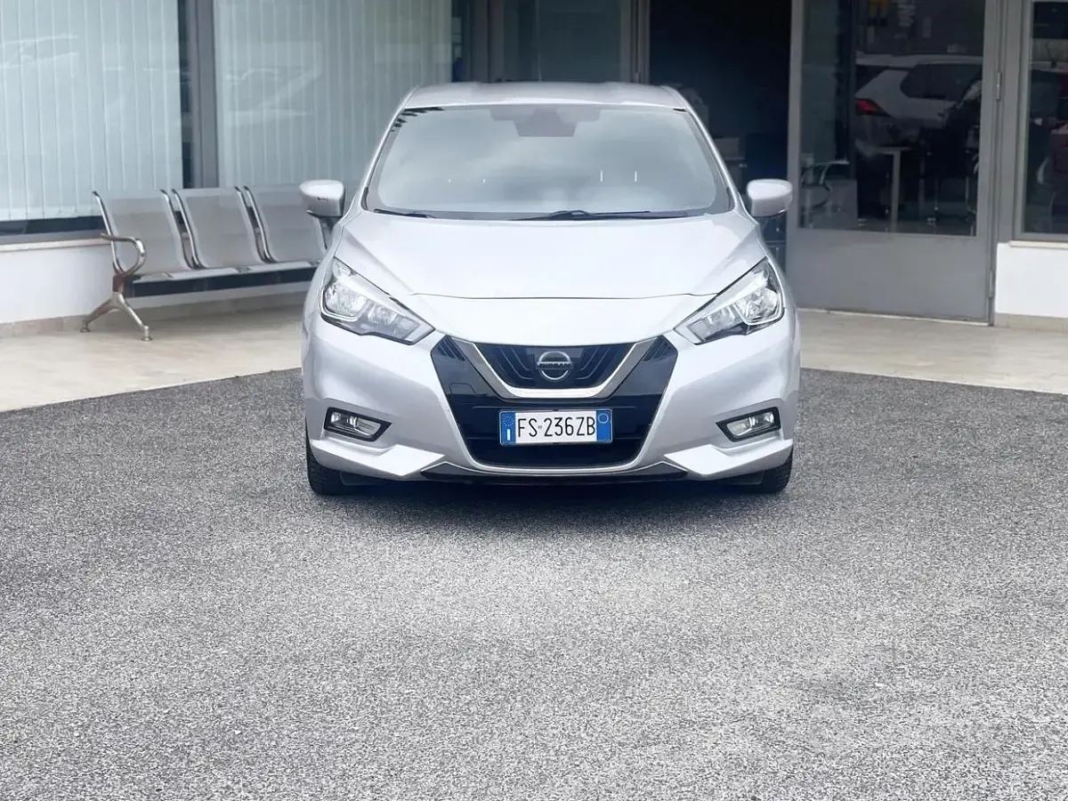 Używany Nissan Micra 90 KM (66 kW) 2018 Szary Hatchback