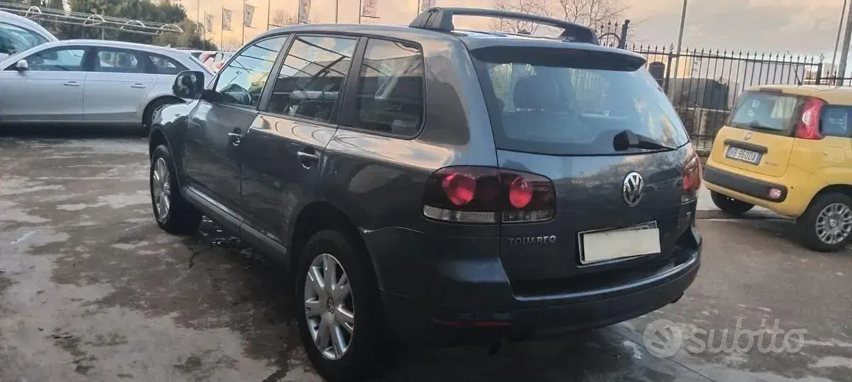 Usata VW Touareg Style 166 CV (122 kW) 2007 Grigio SUV
