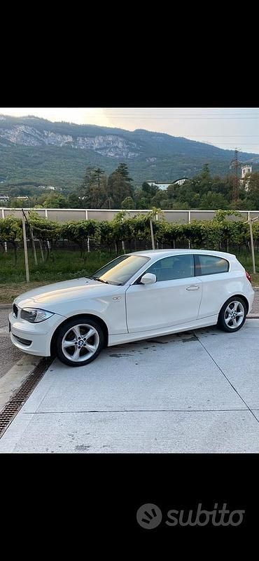 Bianco Usata 2011 BMW 120 Due volumi | 8500 € (Super prezzo) - Immagine 1/4