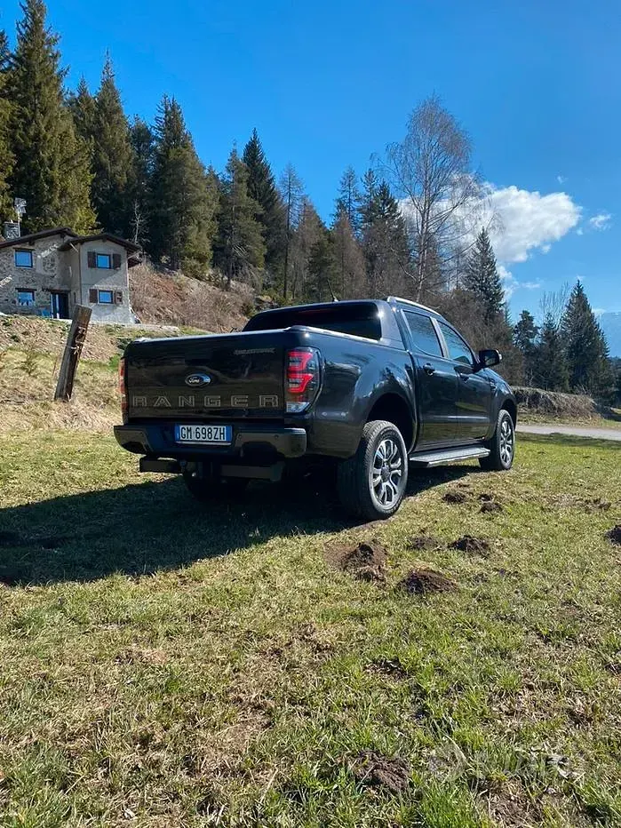 Usata Ford Ranger 213 CV (156 kW) 2023 Nero Pick-up