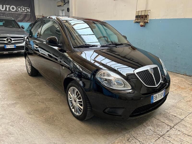 Nero Usata 2010 Lancia Ypsilon Due volumi | 3900 € (Buon prezzo) - Immagine 1/4