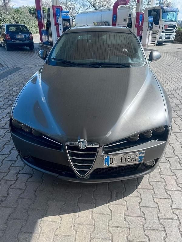 Usata Alfa Romeo 159 150 CV (110 kW) 2009 Marrone Berlina