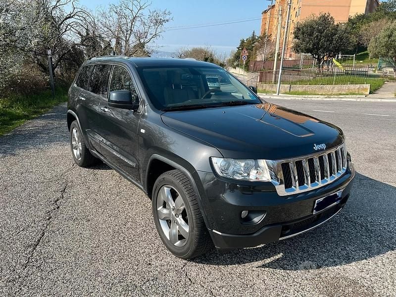 Usata Jeep Grand Cherokee Overland 241 CV (177 kW) 2011 Nero SUV