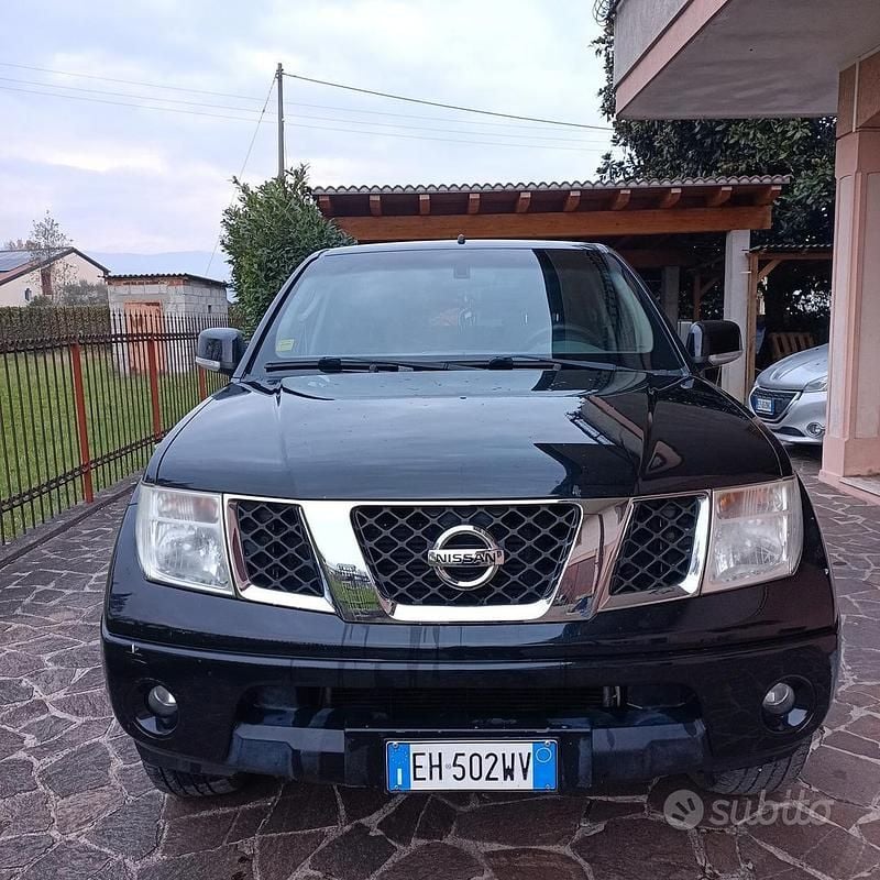 Nero Usata 2008 Nissan Navara Pick-up | 11.500 € (Buon prezzo) - Immagine 1/4