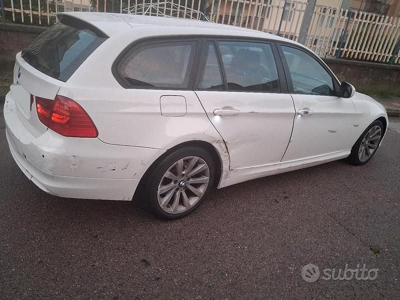 Usata BMW 320 177 CV (130 kW) 2010 Bianco Station wagon