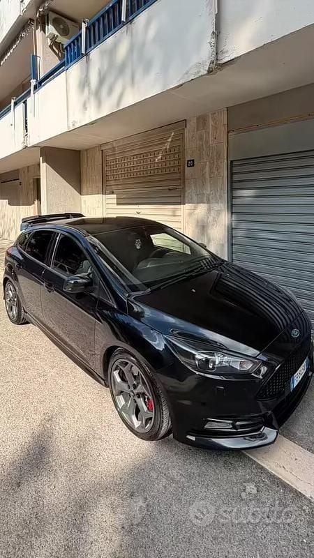 Usata Ford Focus ST 185 CV (136 kW) 2015 Nero Berlina