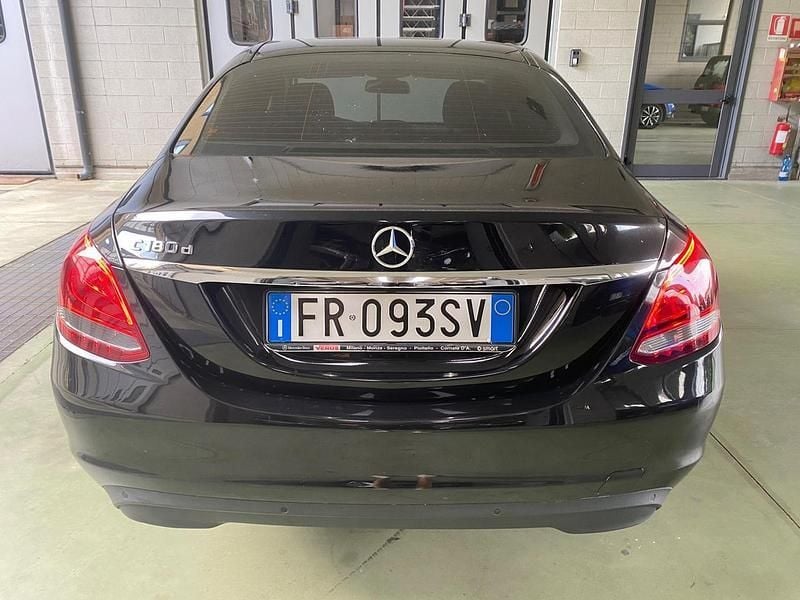 Usata Mercedes C180 122 CV (89 kW) 2018 Nero Berlina