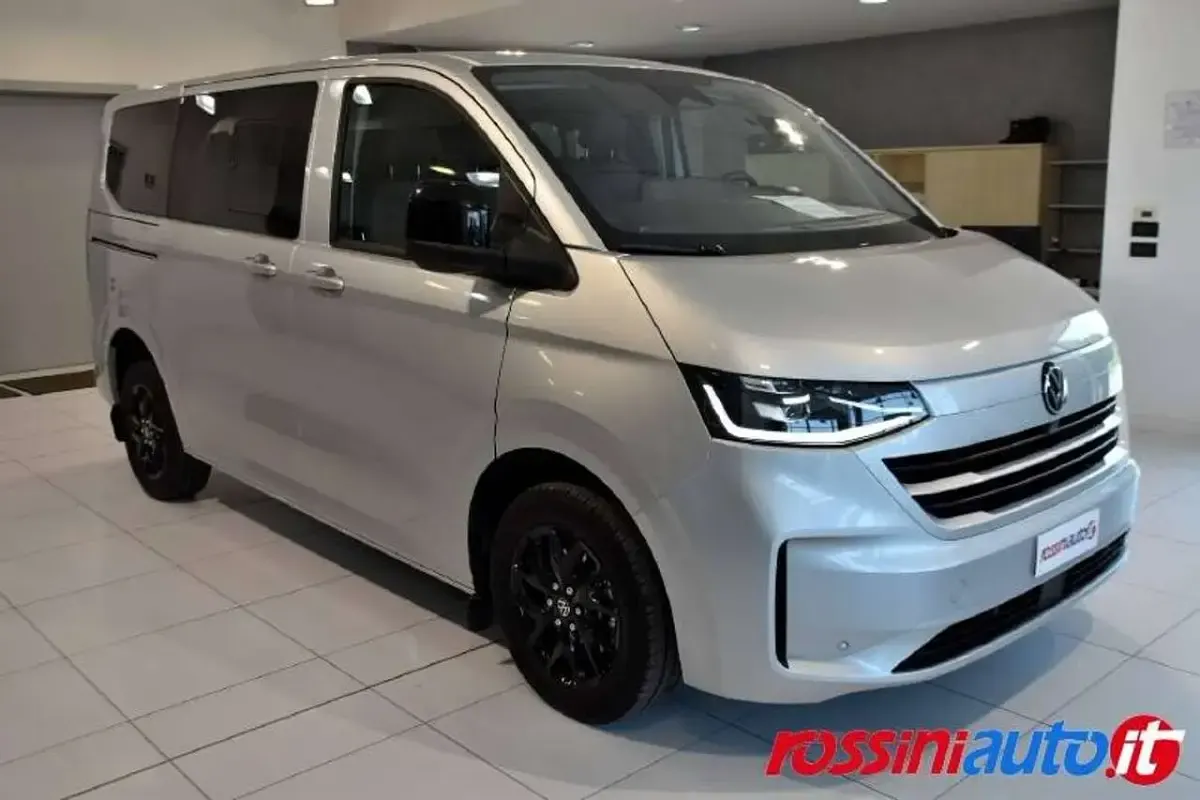 Usata VW Caravelle Life 150 CV (110 kW) 2025 Light grey Furgone