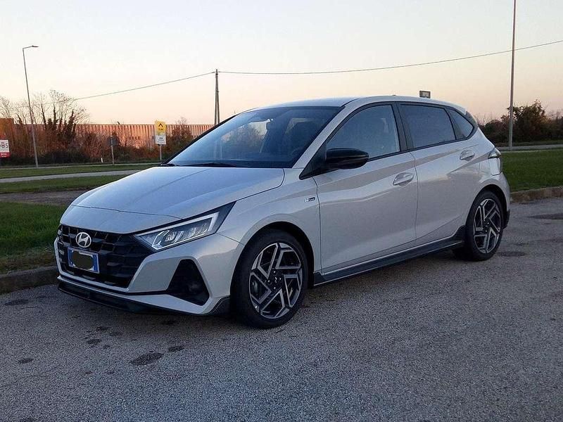 Grigio Usata 2025 Hyundai i20 N Line Due volumi | 18.500 € (Buon prezzo) - Immagine 1/4