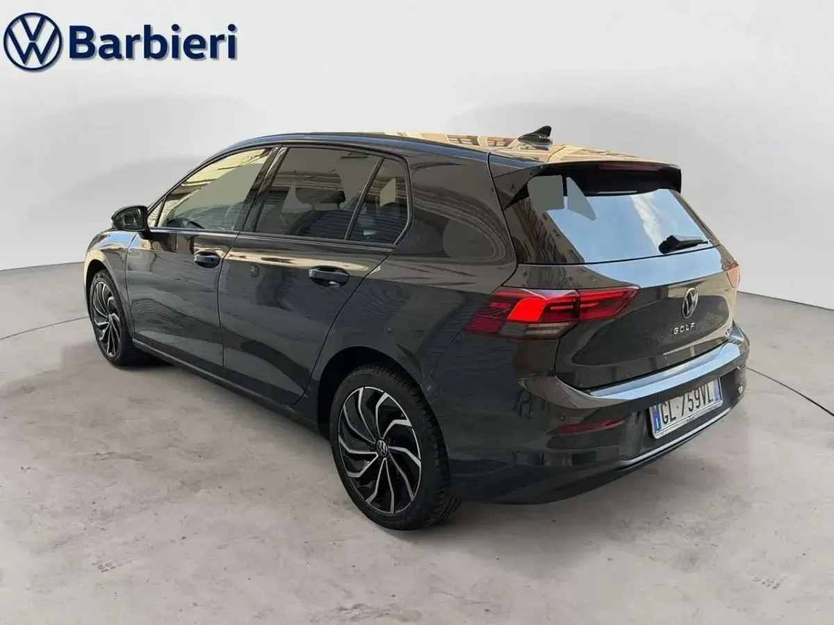 Brugt VW Golf VIII Life 110 HK (80 kW) 2023 Grå Hatchback