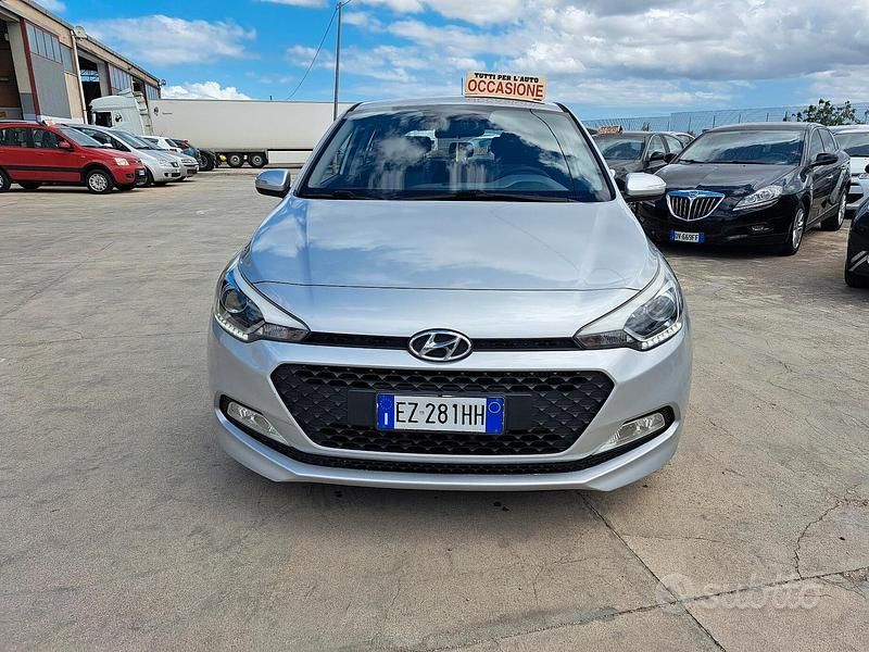 Usata Hyundai i20 Style 75 CV (55 kW) 2015 Grigio Berlina