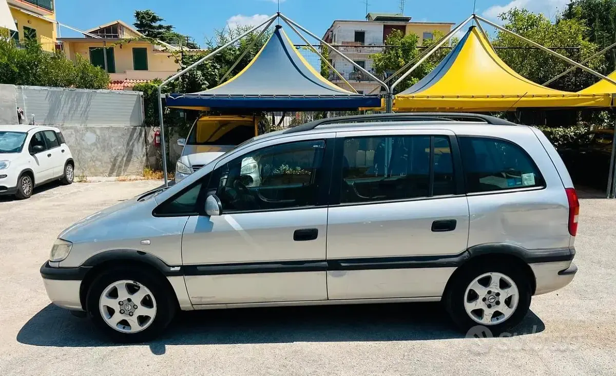 Usata Opel Zafira Elegance 101 CV (74 kW) 2002 Grigio Monovolume