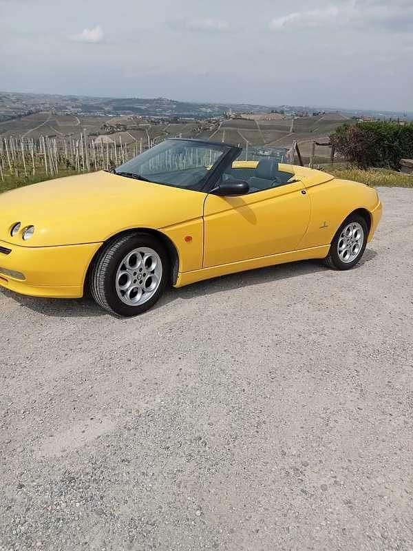 Second-hand Alfa Romeo Spider 150 CP (110 kW) 2002 Cabrio