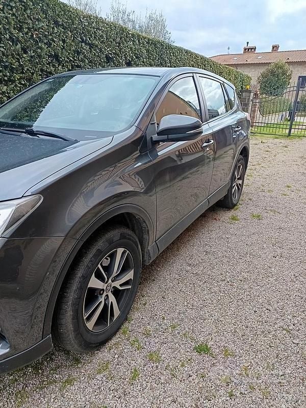 Usata Toyota RAV4 Business Edition 143 CV (105 kW) 2015 Grigio SUV