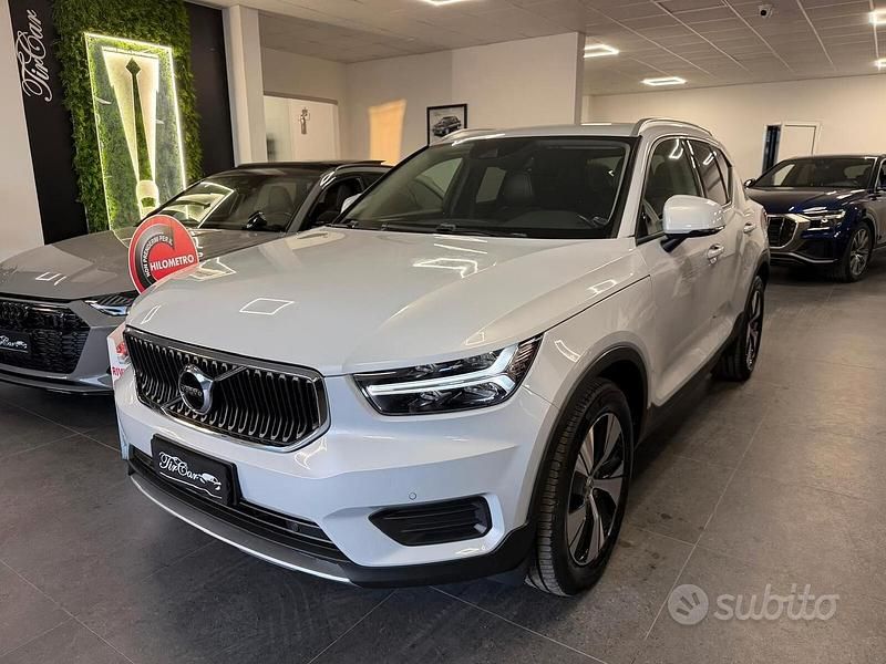 Grigio Usata 2020 Volvo XC40 Business Edition SUV | 20.990 € (Buon prezzo) - Immagine 1/4