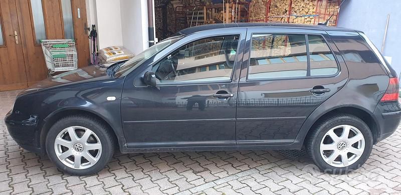 Nero Usata 2003 VW Golf IV Tre volumi | 3000 € (Molto cara) - Immagine 1/4
