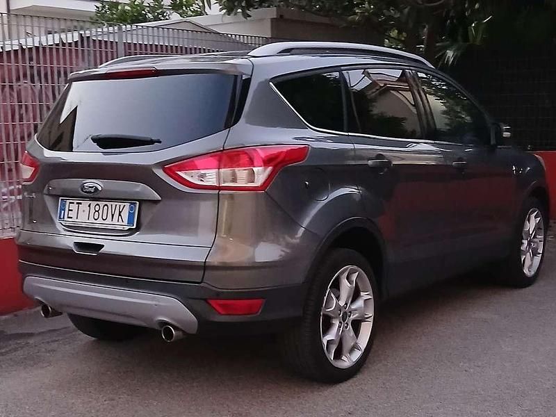 Usata Ford Kuga 163 CV (119 kW) 2014 Argento SUV