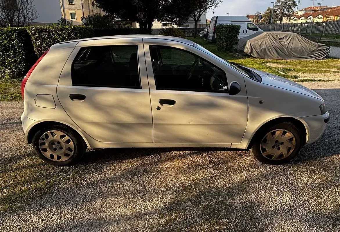 Usado Fiat Punto 60 CV (44 kW) 2002 Utilitario