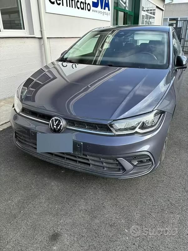 Usata VW Polo Life 95 CV (69 kW) 2023 Grigio Utilitaria