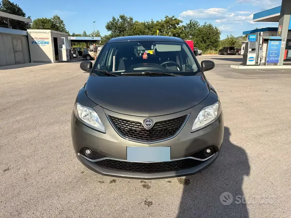 Usata Lancia Ypsilon 69 CV (50 kW) 2018 Grigio Utilitaria
