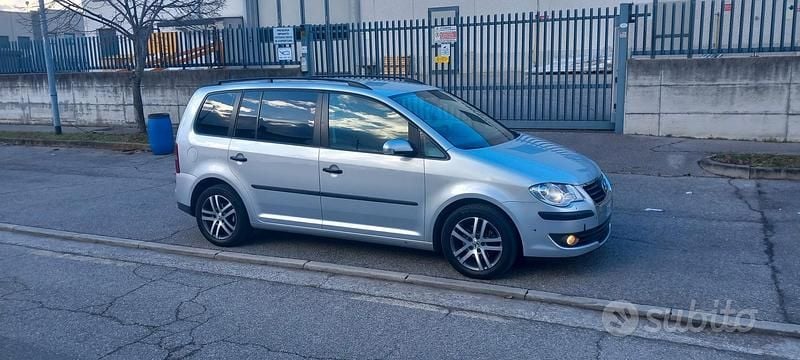 Usata VW Touran 105 CV (77 kW) 2009 Grigio Monovolume