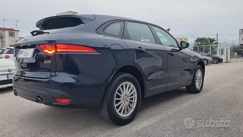 Begagnad Jaguar F-Pace Portfolio 241 HK (177 kW) 2017 Blå SUV