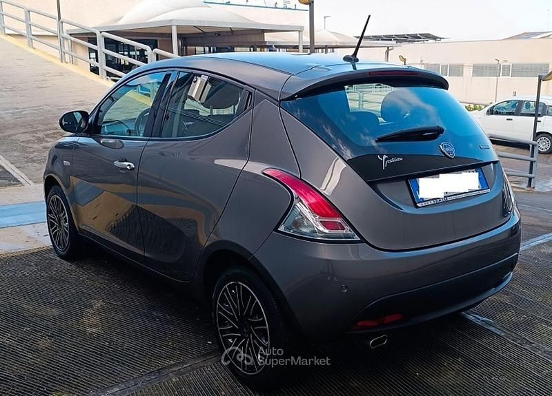 Usata Lancia Ypsilon 69 CV (50 kW) 2023 Gray Utilitaria