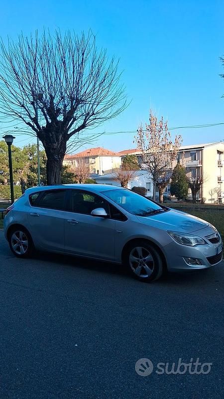 Usata Opel Astra 60 CV (44 kW) 2010 Grigio Berlina