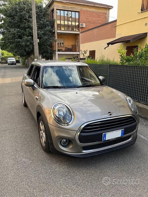 Usata Mini ONE 75 CV (55 kW) 2019 Grigio Utilitaria