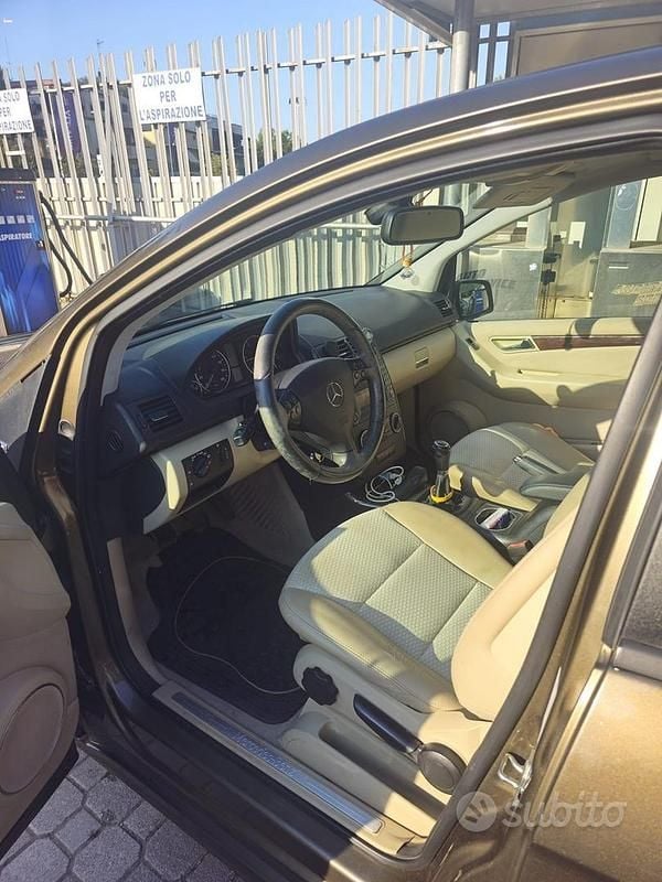 Usata Mercedes A160 Elegance 82 CV (60 kW) 2010 Marrone Monovolume