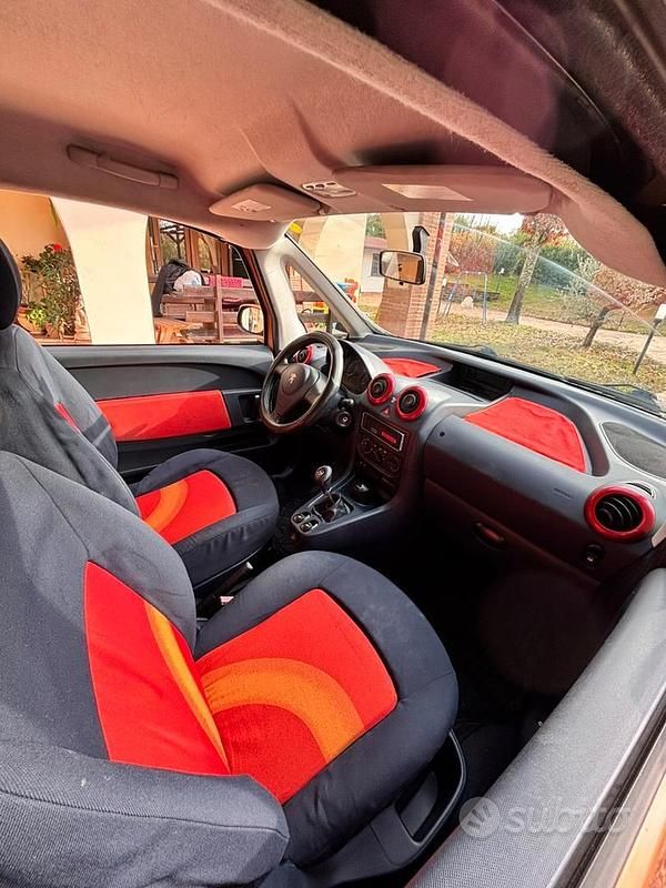 Usata Peugeot 1007 73 CV (53 kW) 2005 Monovolume