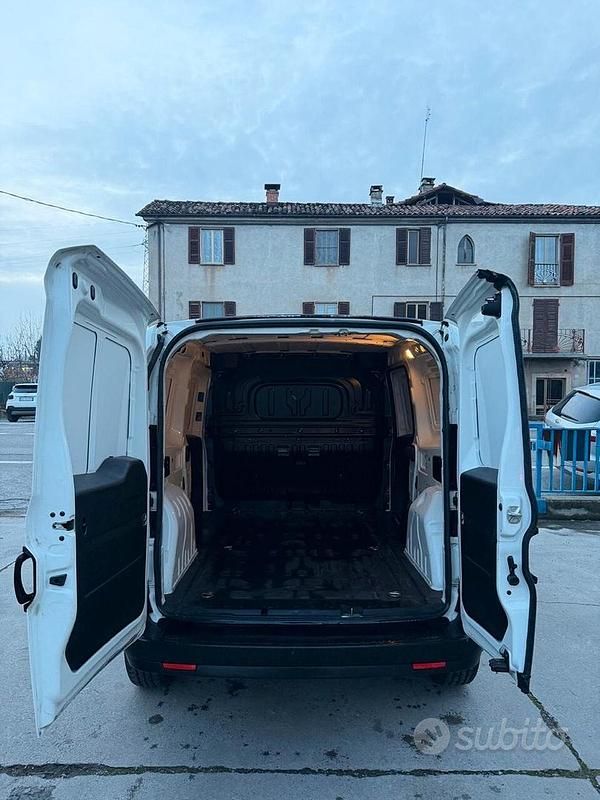 Usata Fiat Doblò 120 CV (88 kW) 2020 Bianco Monovolume