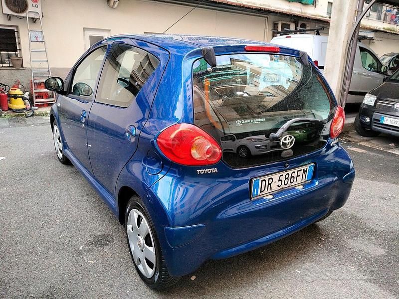 Usata Toyota Aygo 67 CV (49 kW) 2008 Blu Utilitaria