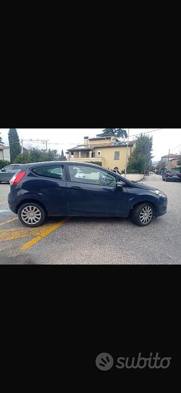 Begagnad Ford Fiesta 92 HK (67 kW) 2015 Blå Halvkombi