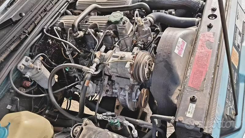 Usata Land Rover Discovery 113 CV (83 kW) 1990 Marrone SUV