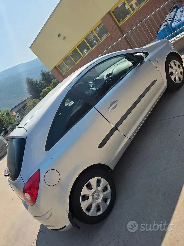 Usata Opel Corsa Edition 85 CV (62 kW) 2010 Grigio Utilitaria
